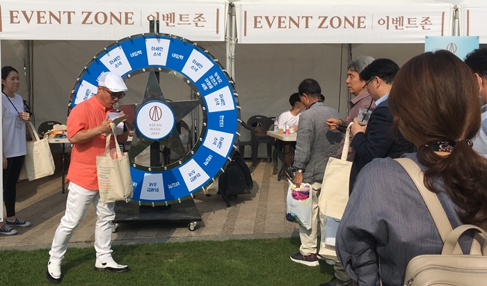 ルーレットイベント＝14日、ソウル、田村温子撮影